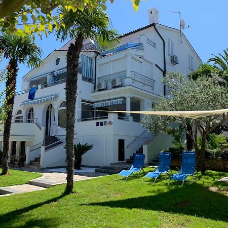 Apartmani Auer Pjescana Uvala Exteriör bild