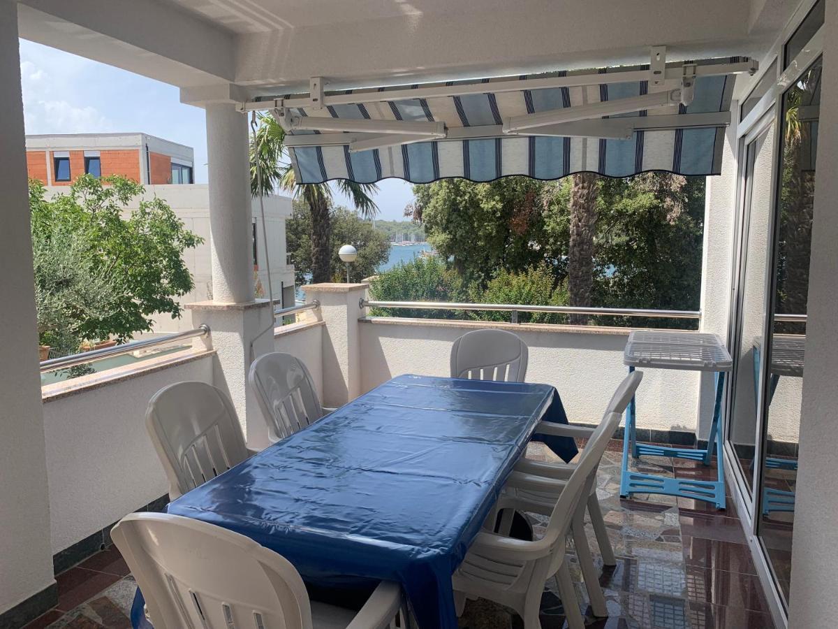 Apartmani Auer Pjescana Uvala Exteriör bild