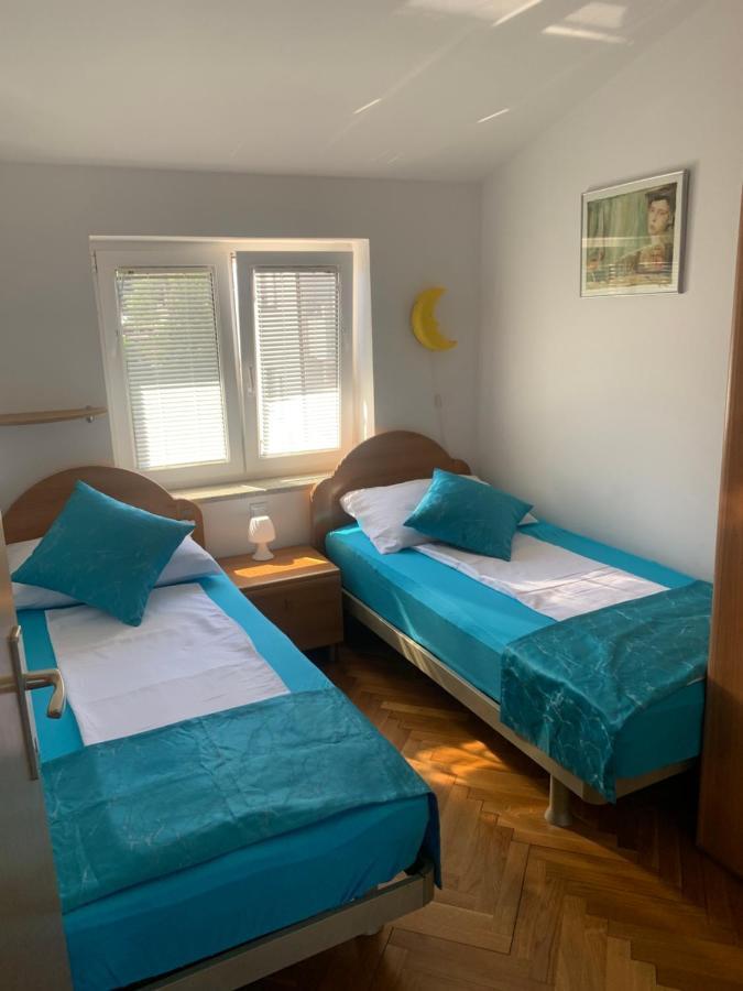 Apartmani Auer Pjescana Uvala Exteriör bild