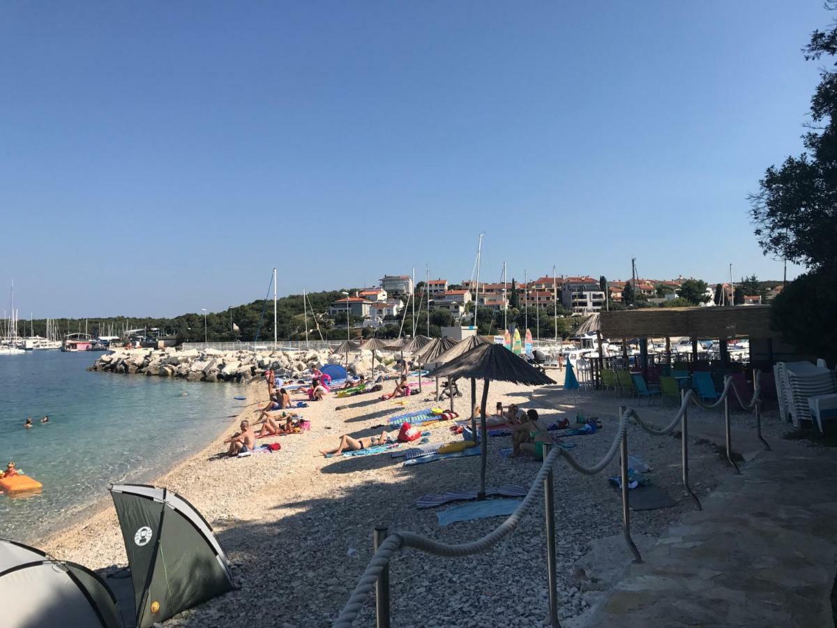 Apartmani Auer Pjescana Uvala Exteriör bild